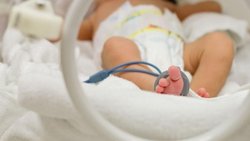 Internaron a una beba de 8 meses: su mamá le dio dióxido de cloro