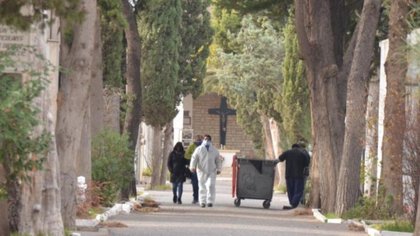 La Municipalidad explicó qué es la ceniza que sale del cementerio