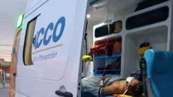 Colapsó el hospital y un enfermo esperó en una ambulancia