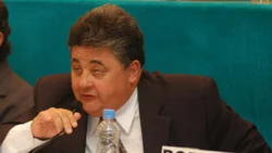 Ex diputado cobró dos veces y tiene que devolver la plata