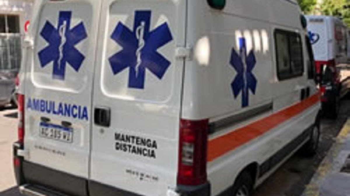 Quería jugo, confundió la botella y bebió nafta