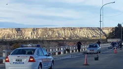 Dejó su auto arriba del puente y creen que se tiró al río