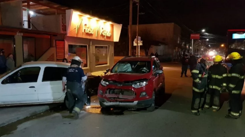 Centenario: se desmayó y chocó contra auto estacionado