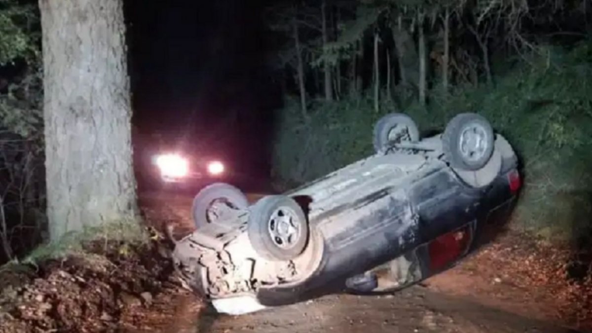 Borracho iba a toda velocidad y volcó; se negó a ser atendido