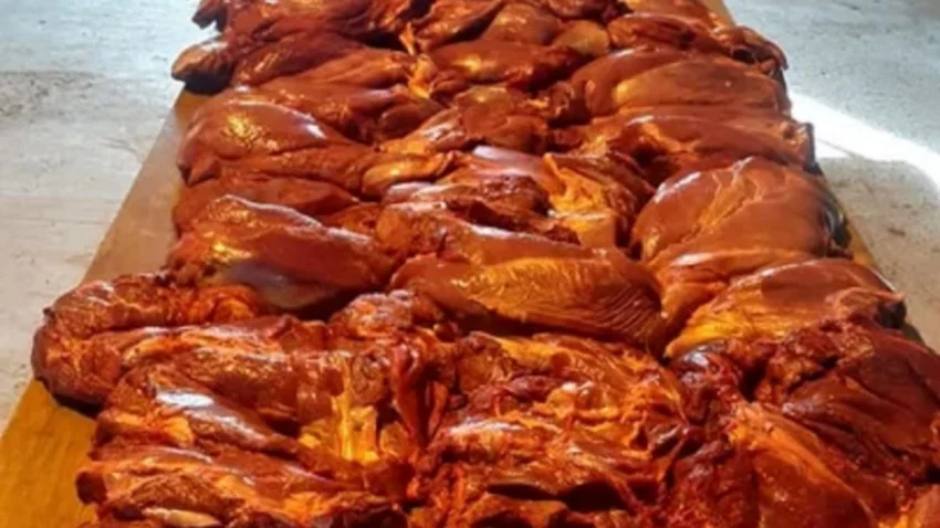 Llevaban 400 kilos de carne de guanaco en su camioneta