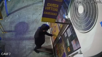 De madrugada y a escondidas, notificaron a un comerciante