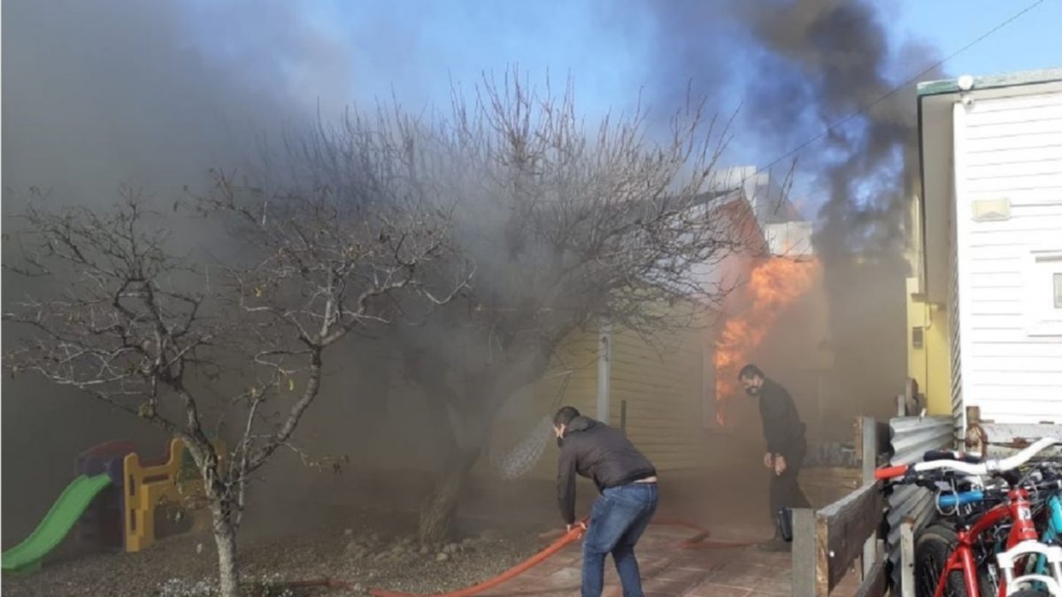 El fuego le consumió bicicletería y casa a un neuquino