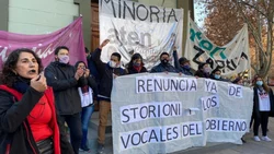 Docentes piden la renuncia de Storioni