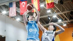Manu la rompió en el triunfo de Argentina