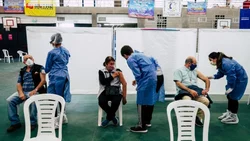 Con 24 mil dosis de AstraZéneca, continúa la vacunación