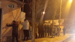 Hizo una clandestina, se enojó con la policía y fue detenido