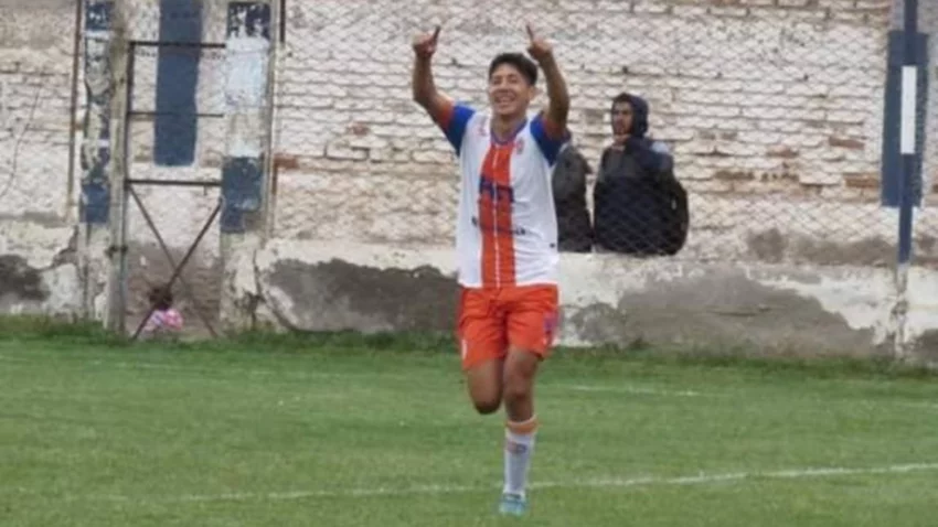 Volvió a rodar la pelota en la Confluencia