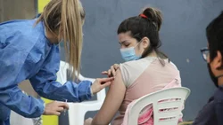 Mayores de 18 años sin factores de riesgo se podrán vacunar en Neuquén