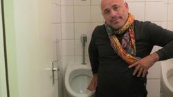 "¡Exijo mingitorios para todos!": se descargó el Bicho Gómez