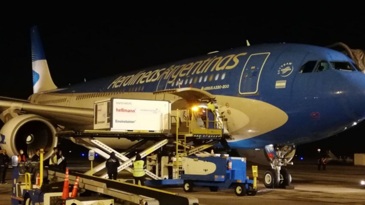 Parte un nuevo vuelo a China para traer vacunas