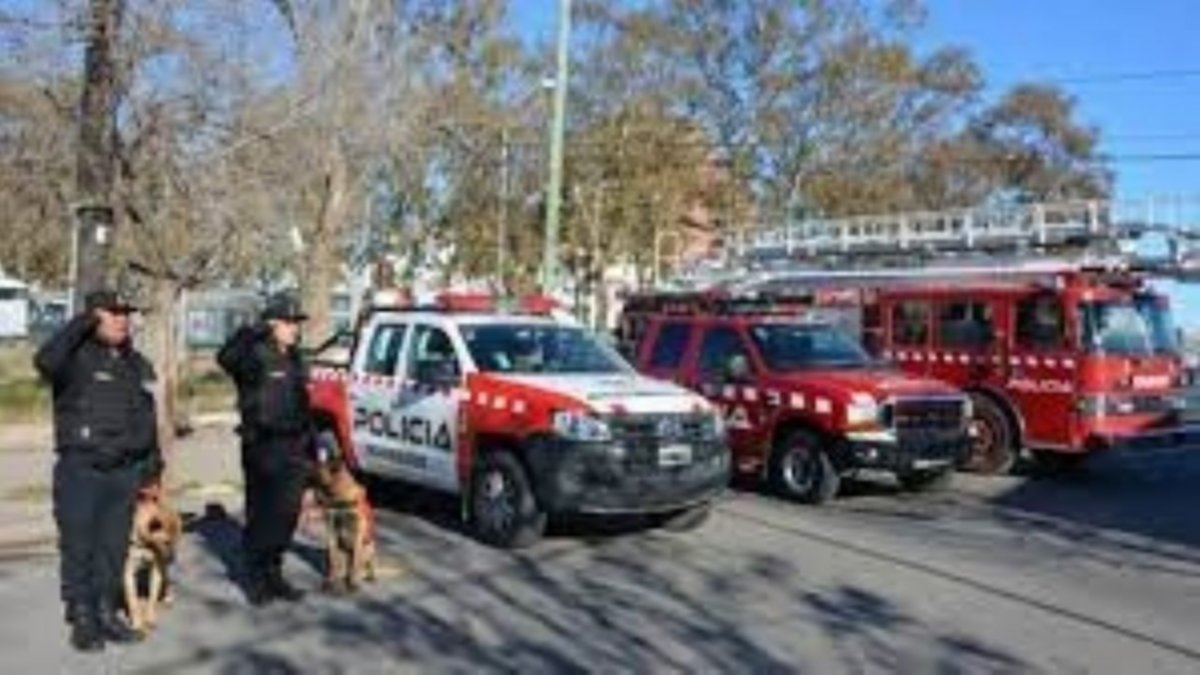 Hay 50 vacantes para ser bombero de la policía del Neuquén