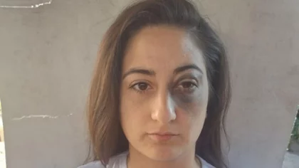 En un control un efectivo policial trompeó a una joven