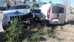 Un hombre está grave por un fuerte choque en Neuquén