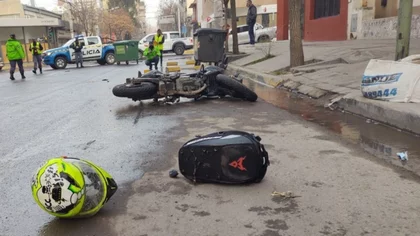 Derrapó y murió un motociclista en pleno centro capitalino