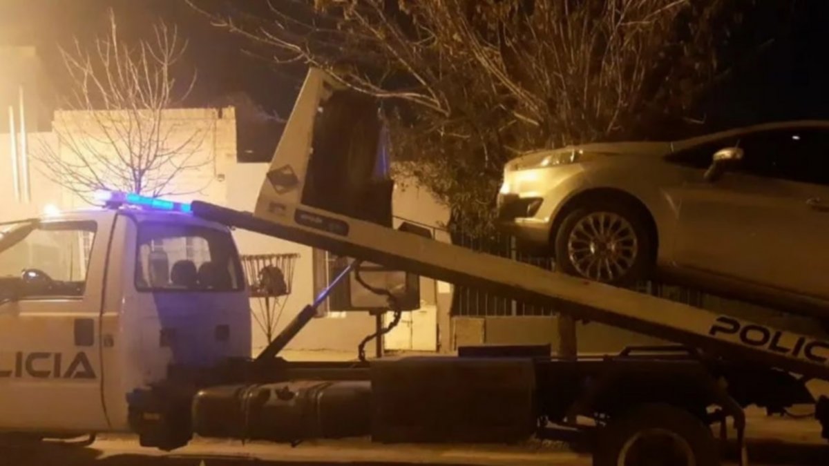 Se pasó de copas festejando y su Fiesta se fue con la grúa