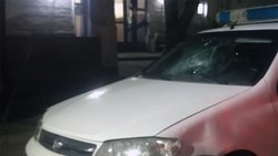 Una pelea, un apuñalado y destrozos en la comisaría