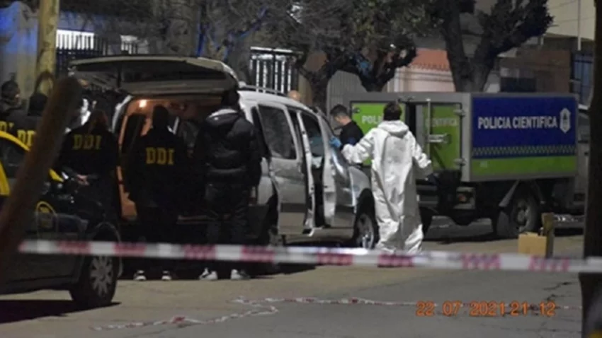 Dejaron un mensaje mafioso al lado del cadáver del Federal