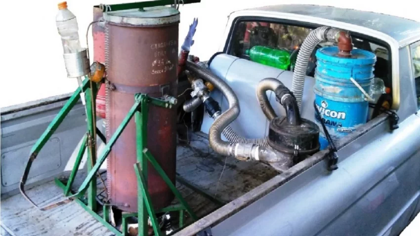 Hizo su camioneta  “a basura” y andará por la región