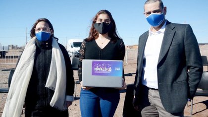 Fundación YPF entregó notebooks en Añelo