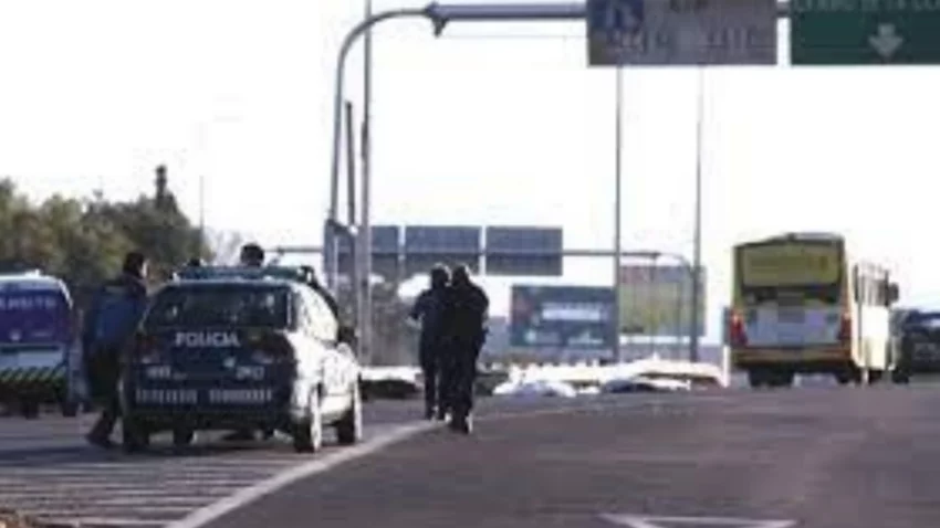 Cayeron de la moto y murieron arrolladas por un colectivo
