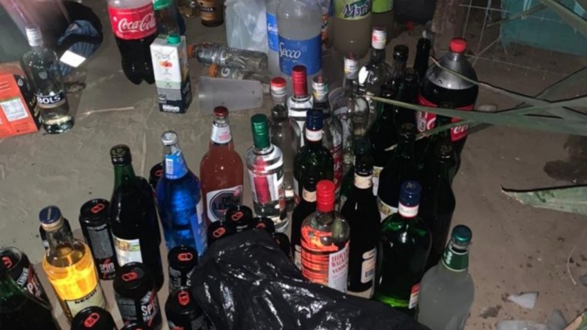 Importante cantidad de bebidas en otra "clande" desmantelada