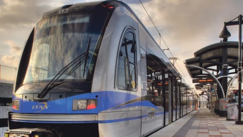 Familia destruida por el tren, en distintos momentos