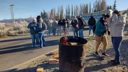 Gastronómicos cortaron la Ruta 40 en Bariloche