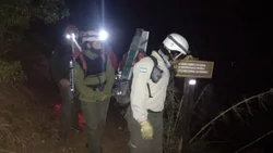 Tuvieron que rescatarla de un sendero y además la multaron