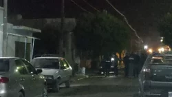 Discutieron, le clavó un cuchillo a su papá y lo mató