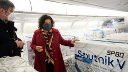 Sputnik: Vizzotti viajó de urgencia a Rusia para acelerar las segundas dosis
