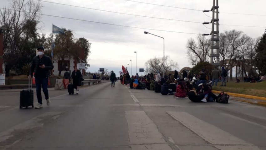 Siguen las protestas con cortes de puentes y rutas