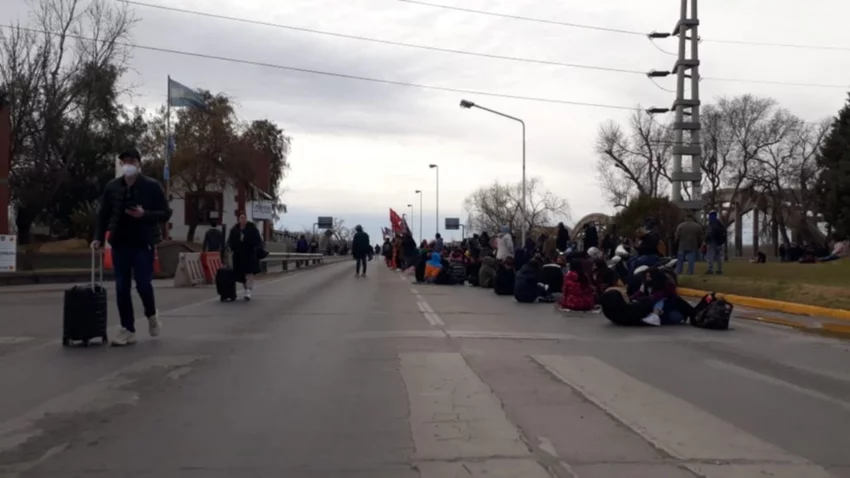 Siguen las protestas con cortes de puentes y rutas