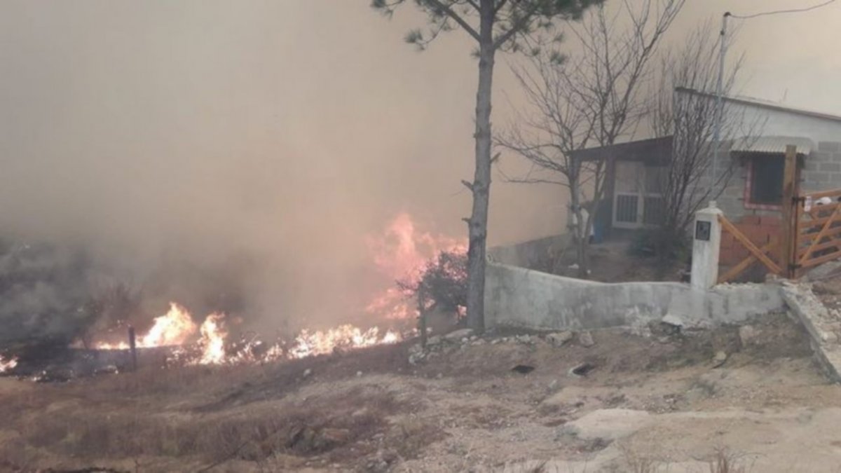 Feroz incendio consumió 80 viviendas en Córdoba