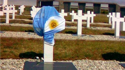 Los muertos, las tumbas, los nombres