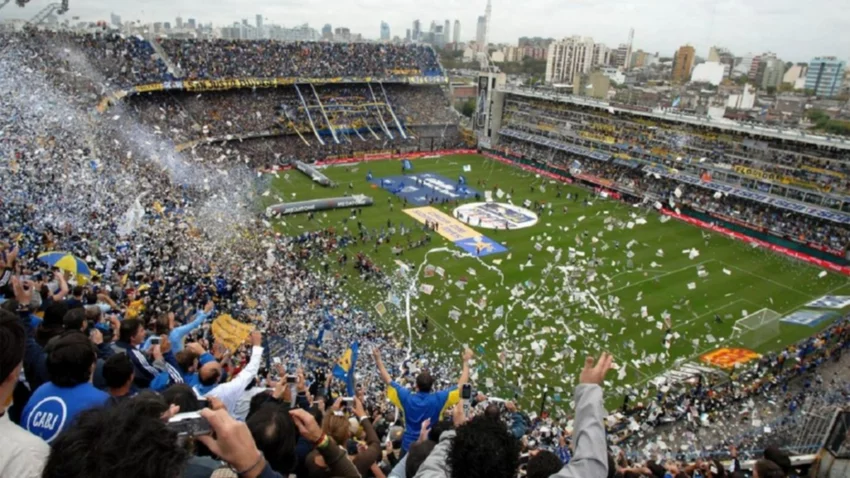 La Liga Profesional avanza en el retorno del público al fútbol