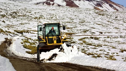 Intensos trabajos esta mañana para despejar rutas de nieve