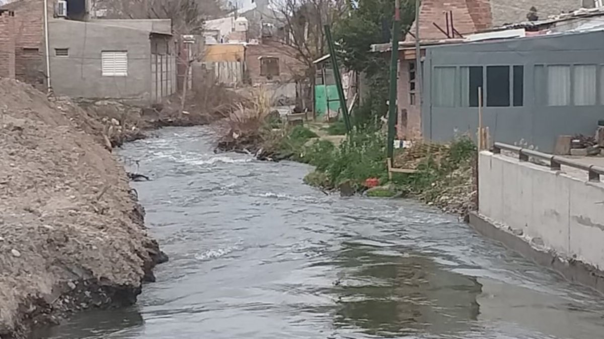 Desbordó el Arroyo Durán y se inundaron tres barrios