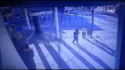 Un video captó al nene desaparecido descartando el celular