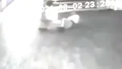 Insólito video: un fantasma atacó a guardia de seguridad