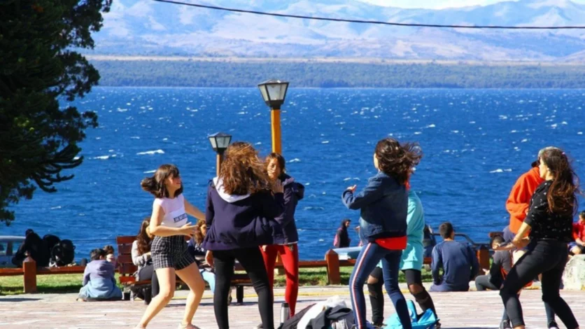 ¿Es feriado? qué pasa con el viernes 2 de mayo y quiénes descansan ese día