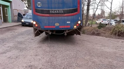 Borracho manejaba el colectivo con pibes de una escuela