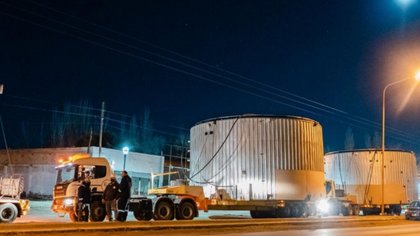 Cortan el tránsito de la ruta para trasladar un mega tanque