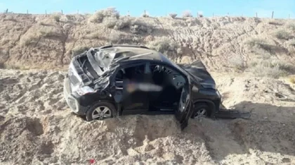 Perdió el control, dio varios tumbos y terminó sobre la barda