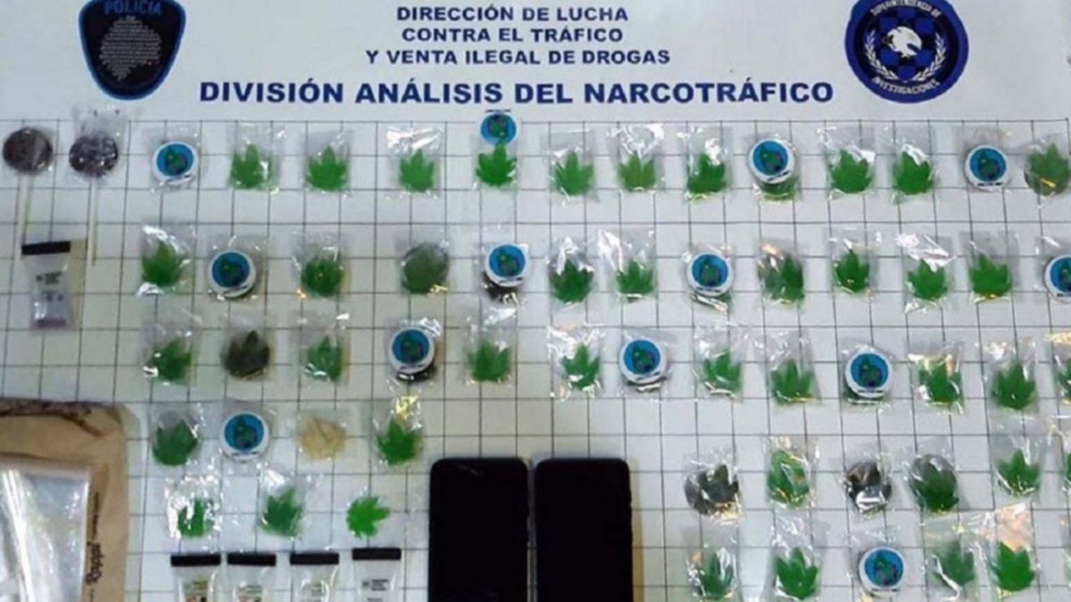 Vendían golosinas impregnadas con drogas; hay dos detenidos