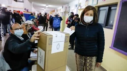Votó Carreras y esperará el resultado en Viedma